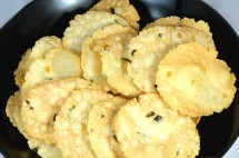 Healthy Baked Thattai (Savory Crackers) Recipe