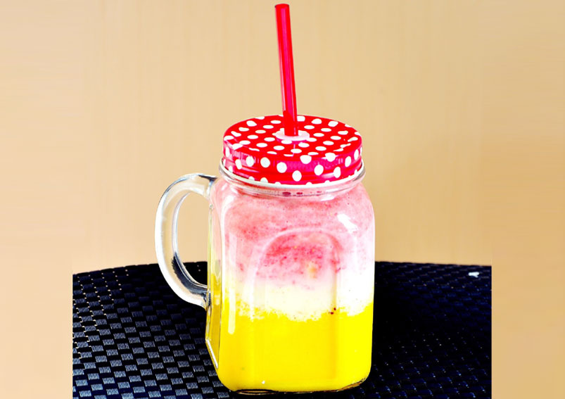 Refreshing Mango and Berry Smoothie Recipe