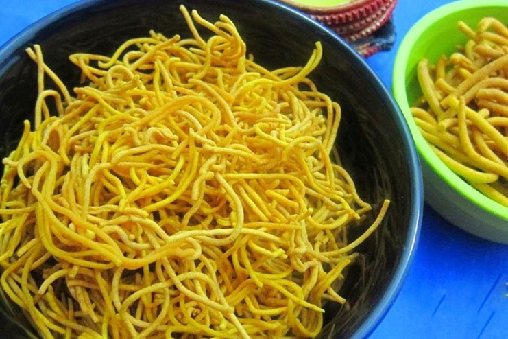 Tasty and Crispy Besan Sev Recipe
