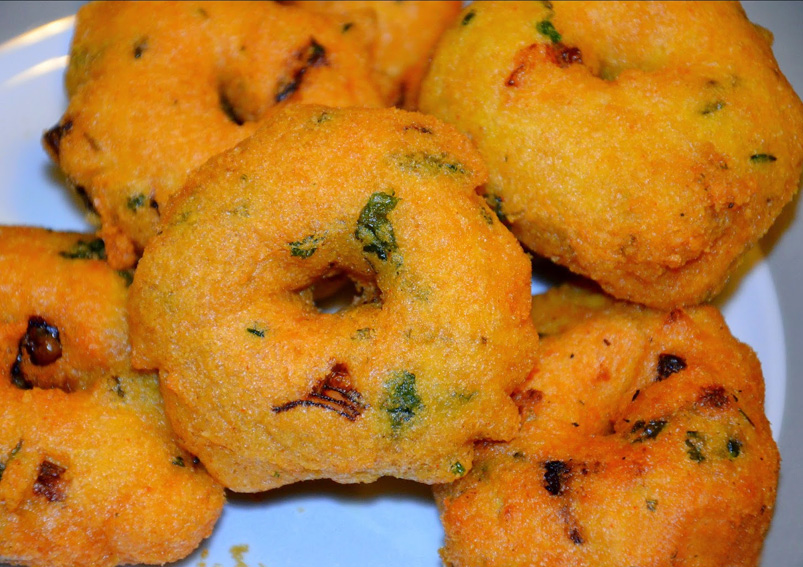 Crispy South Indian Medu Vada Recipe