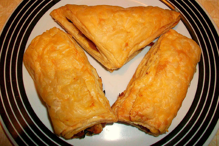Paneer And Spinach Puff Recipe