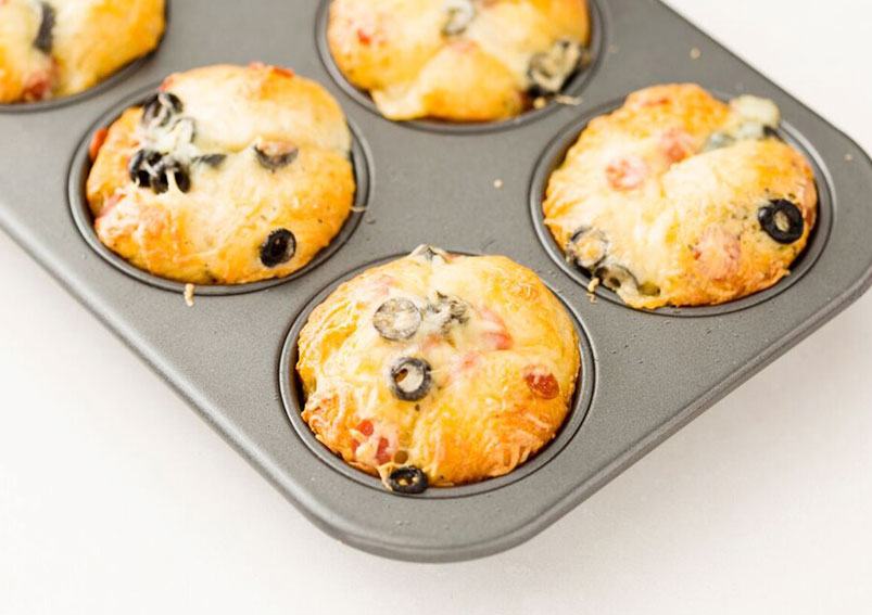 Cheesy Vegetarian Pizza Muffins 